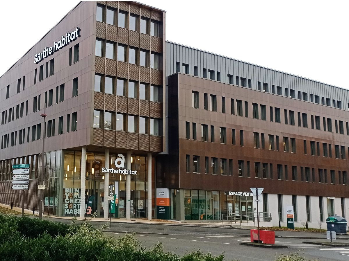Nettoyage de bardage enseigne et de vitres